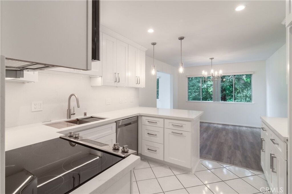 Property Photo:  5700 Ravenspur Dr 207  CA 90275 