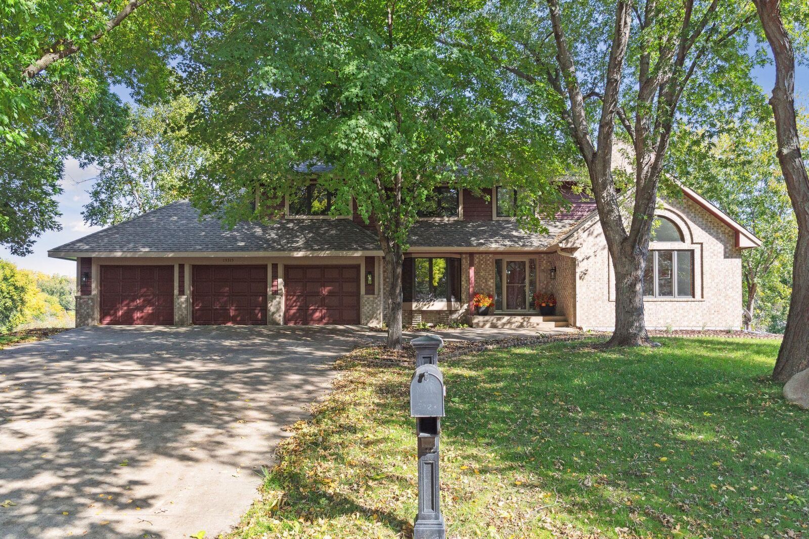 Property Photo: 13315 32nd Avenue N MN 55441