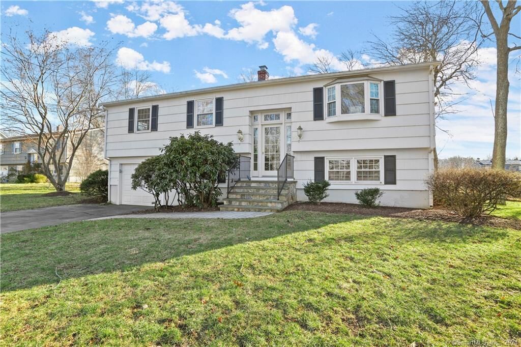 Property Photo: 28 Ashburn Lane CT 06460