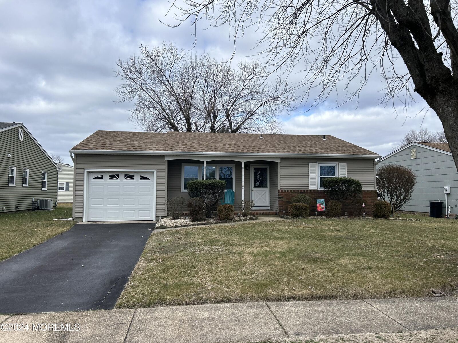 Property Photo:  132 Eton Court  NJ 08757 