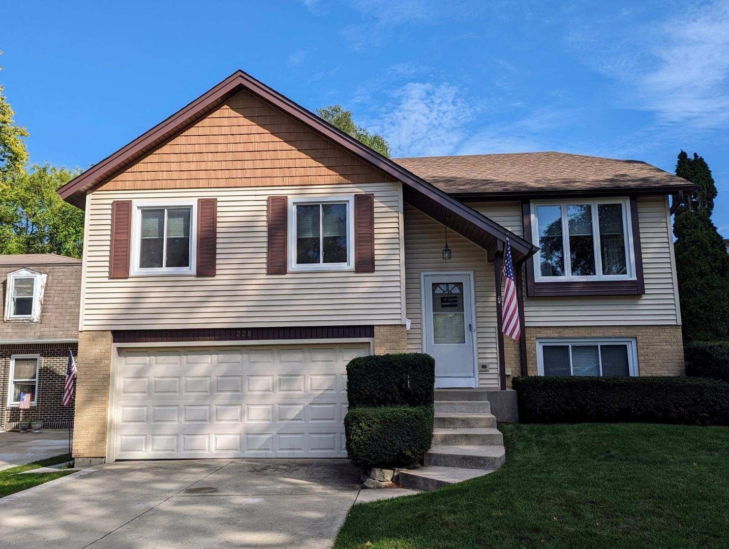 Property Photo: 228 Harding Avenue IL 60048