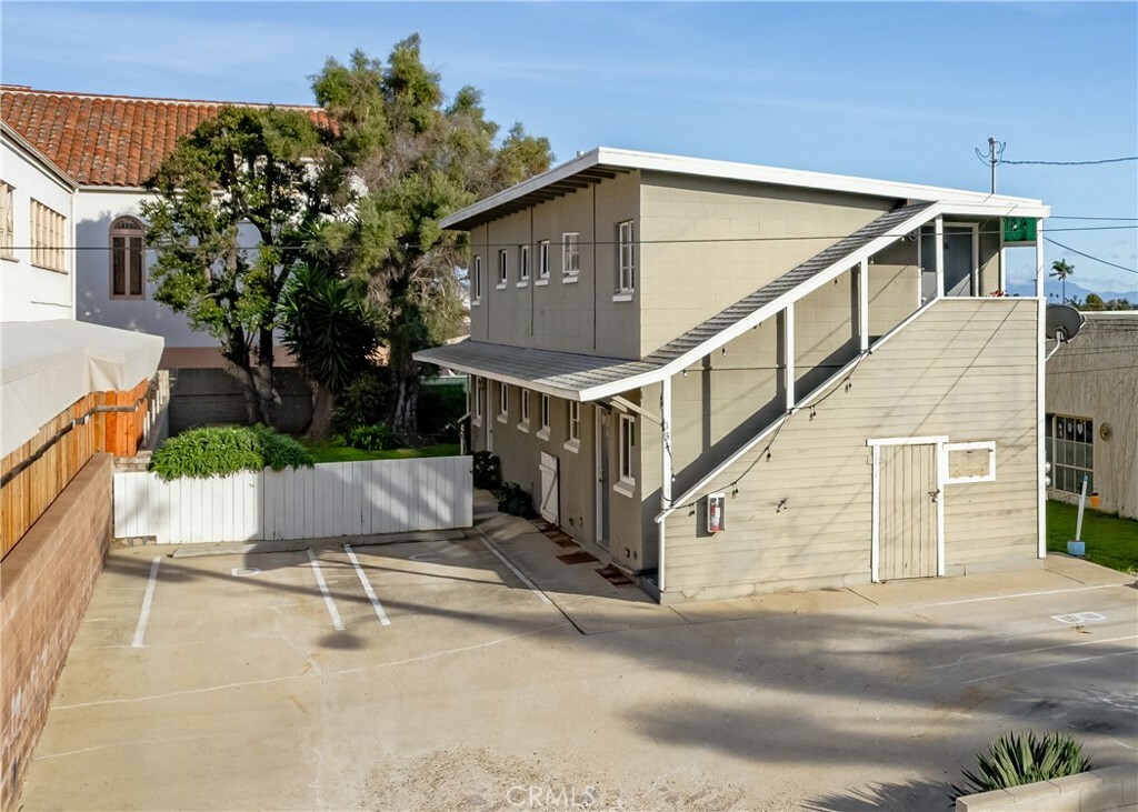 Property Photo:  134 S Crimea Street  CA 93001 