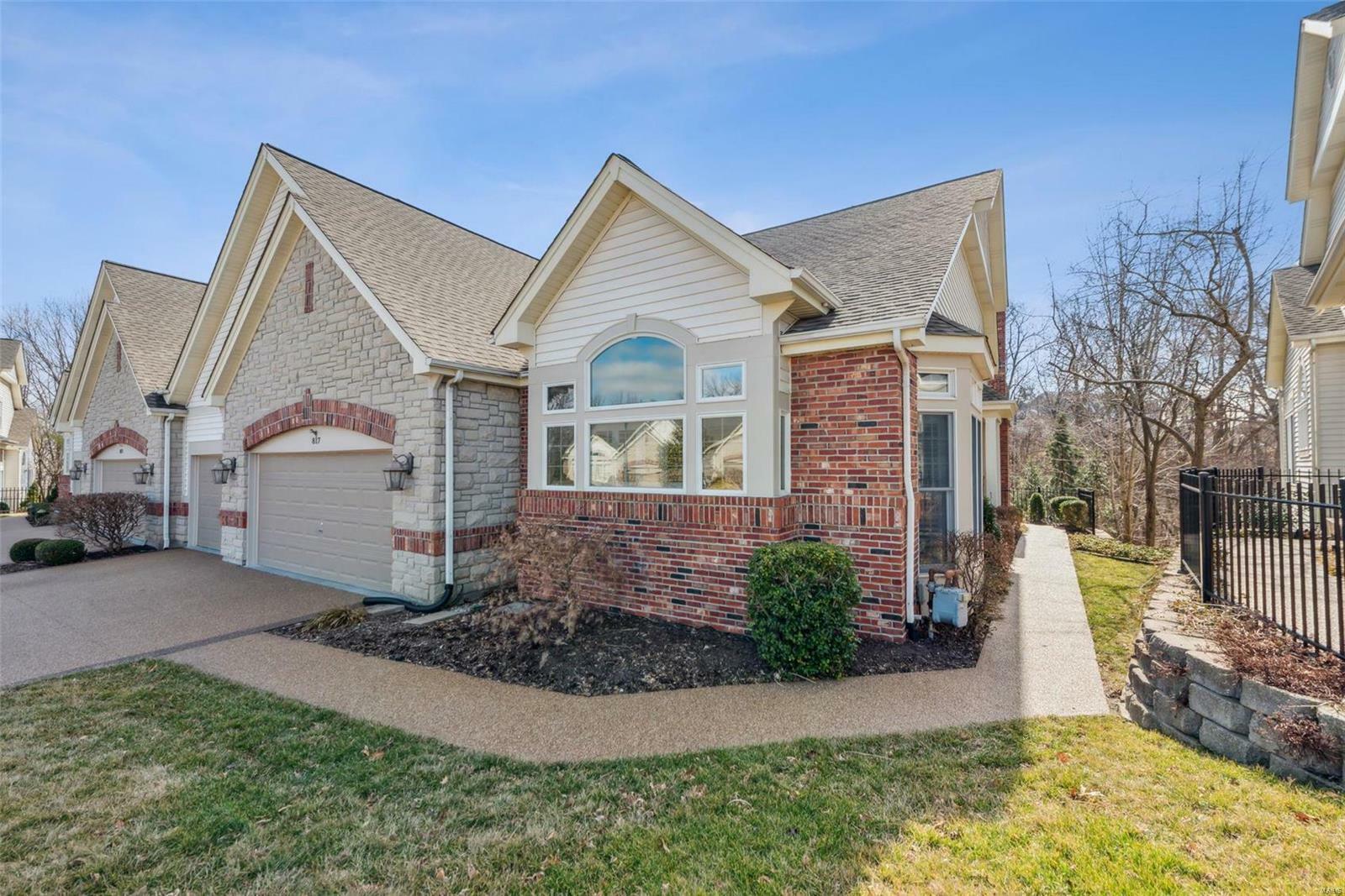 Property Photo:  817 Stonebluff Court  MO 63005 