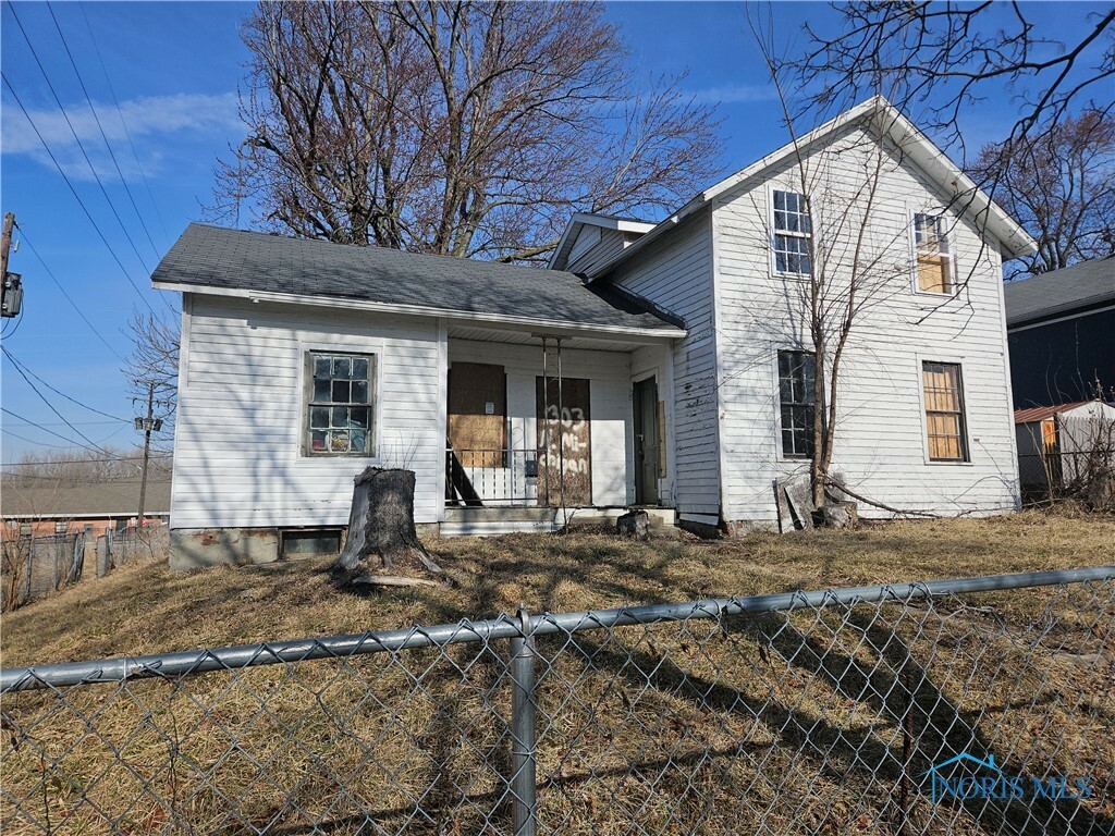 Property Photo:  1303 N Michigan Street  OH 43604 