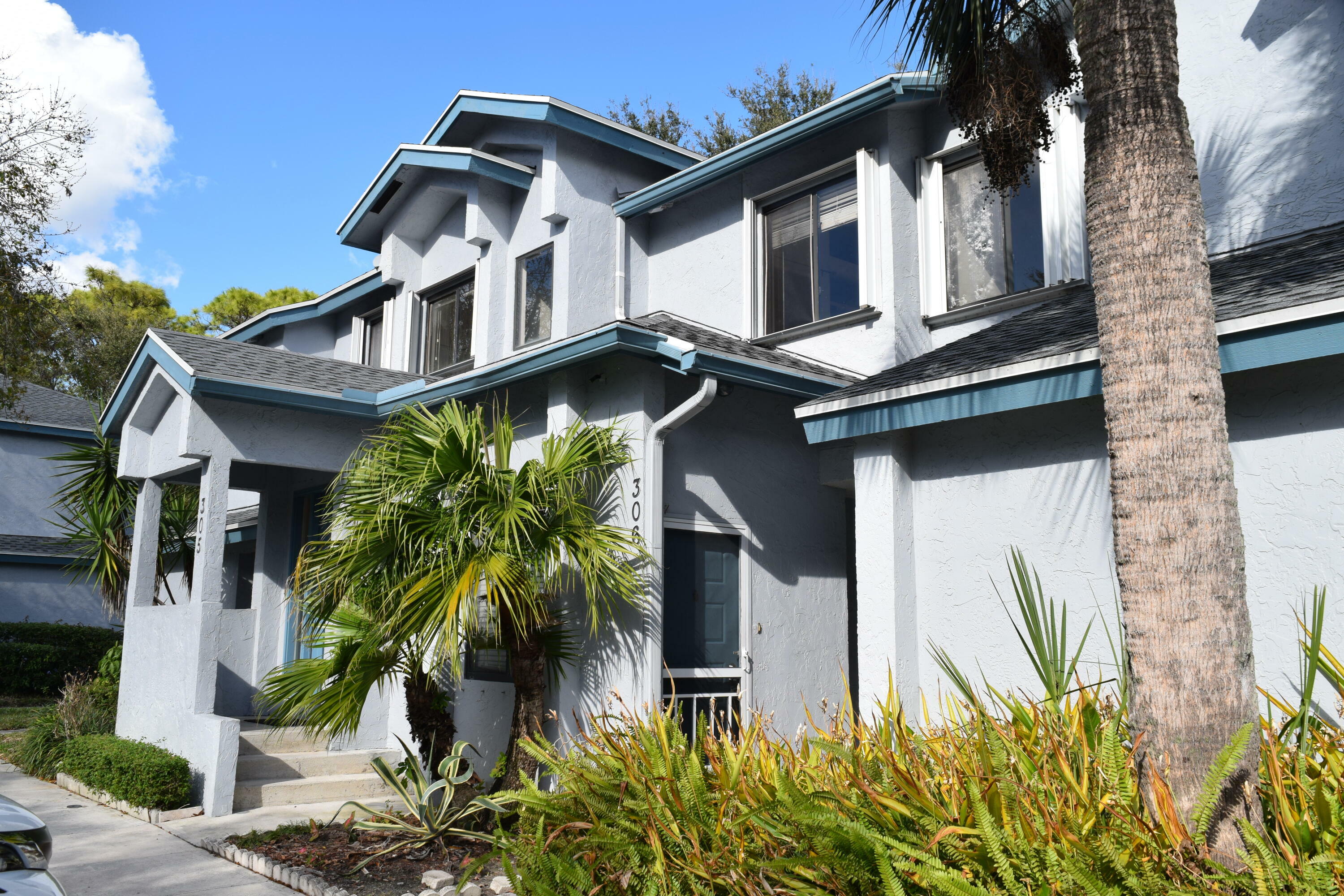 Property Photo:  306 Harbour Pointe Way  FL 33413 