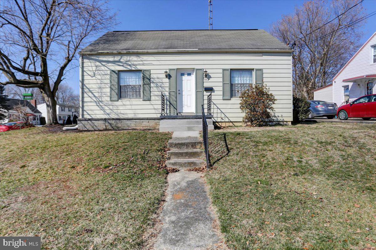 957 S Coldbrook Avenue  Chambersburg PA 17201 photo