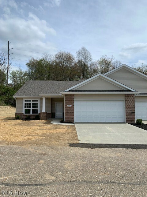 948 Queen Anne Drive NW  Massillon OH 44647 photo
