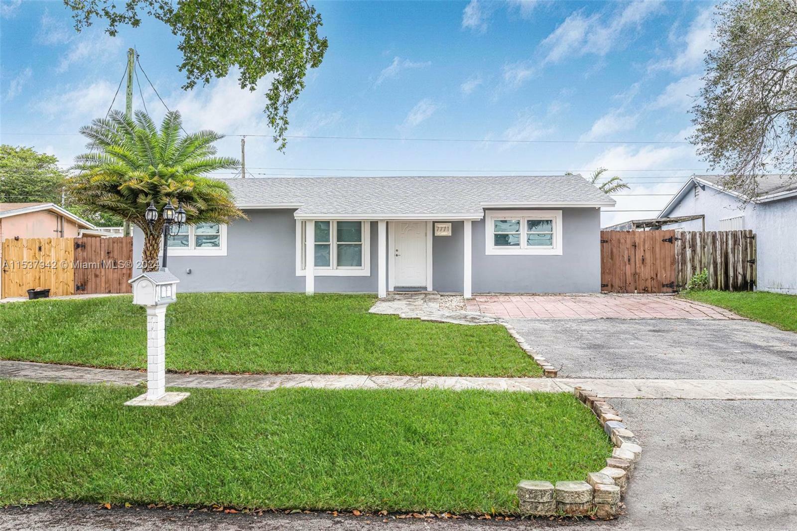 Property Photo: 7771 Farragut St FL 33024