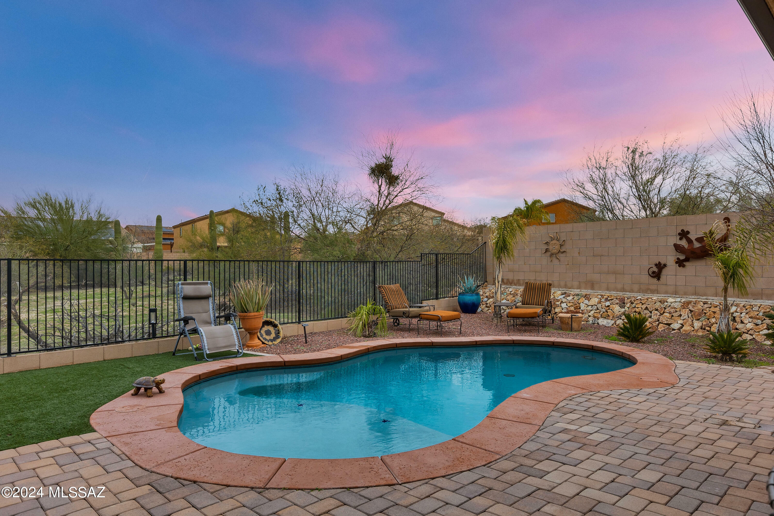 Property Photo:  5026 W Triangle Leaf Court  AZ 85741 