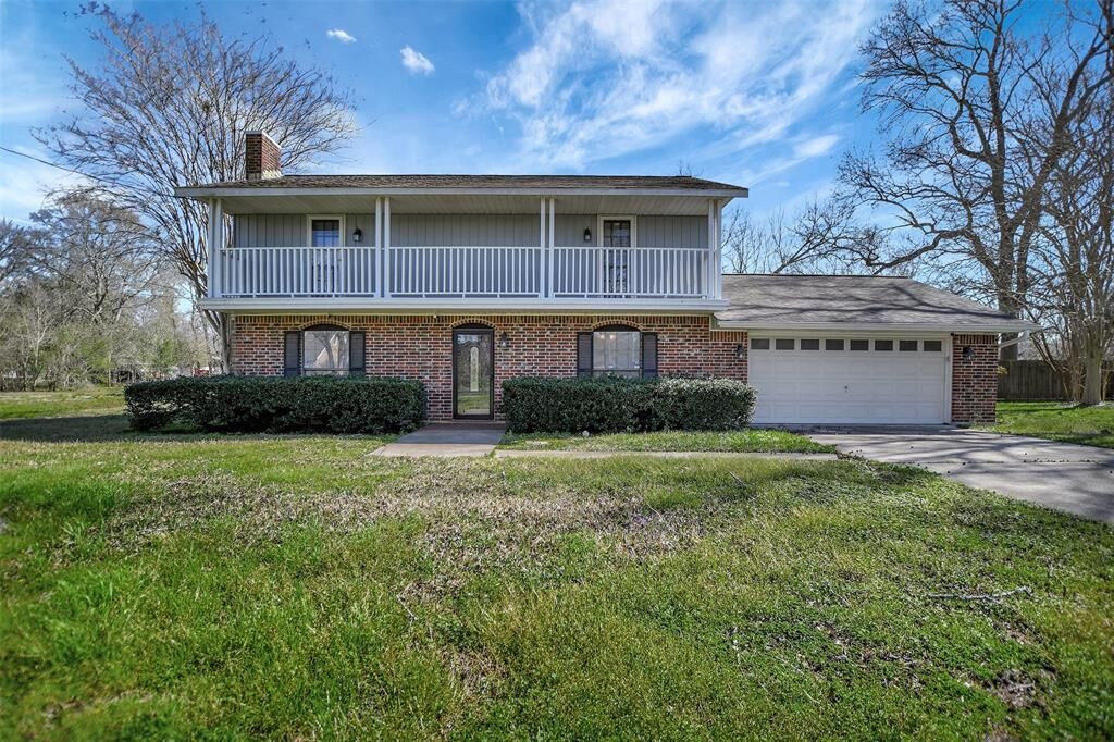 Property Photo: 1608 Donovan Street TX 77520