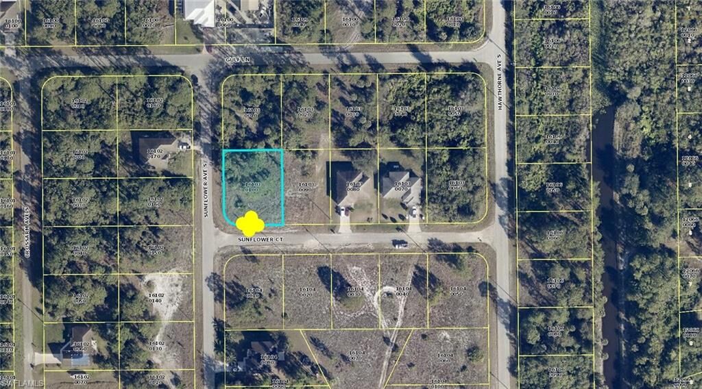 Property Photo: 871 Sunflower Ct FL 33974
