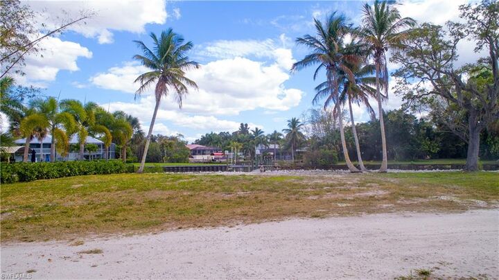 Property Photo: 27201 Del Ln FL 34135