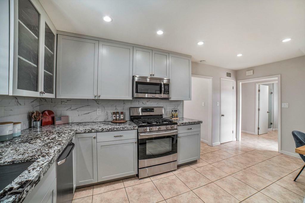 Property Photo:  508 Terra Lane  CA 92019 