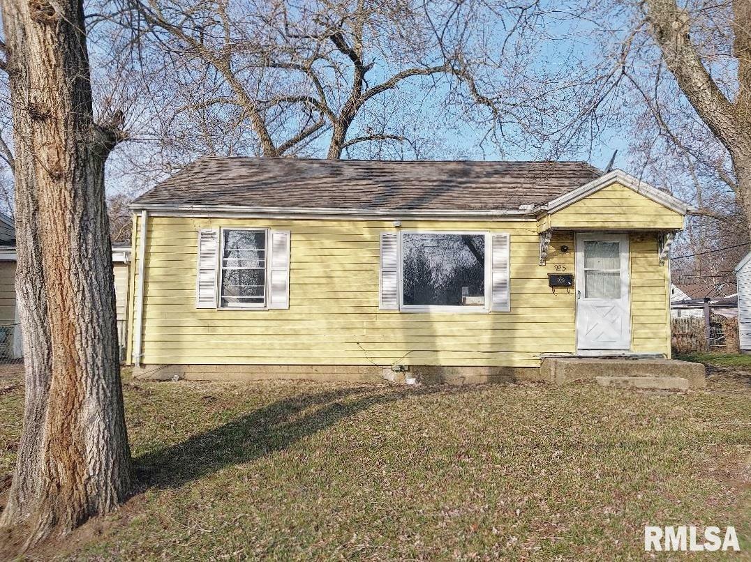 Property Photo:  925 S Laramie Street  IL 61605 