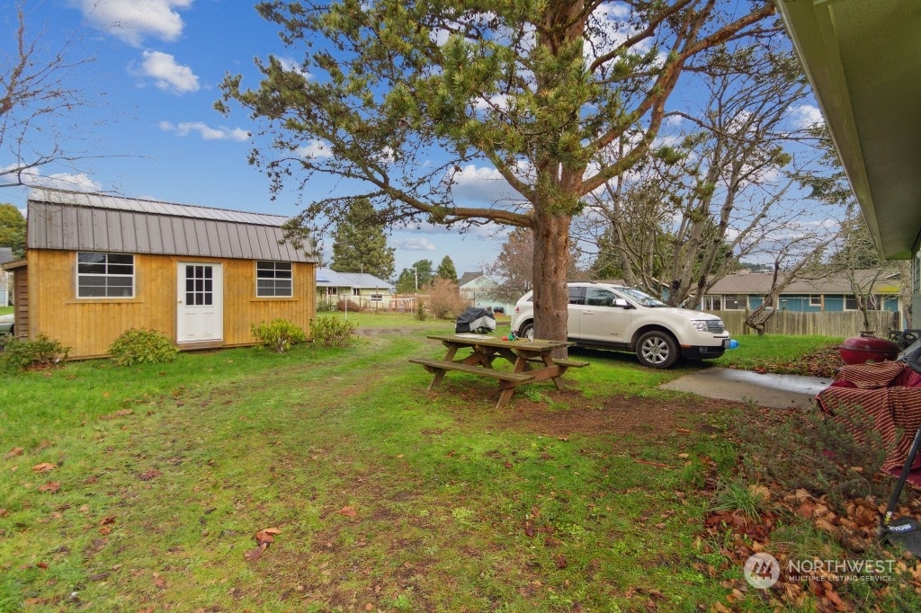 Property Photo:  420 Hastings Avenue  WA 98368 