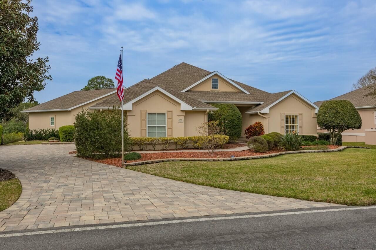 Property Photo: 811 Kalli Creek Ln FL 32080