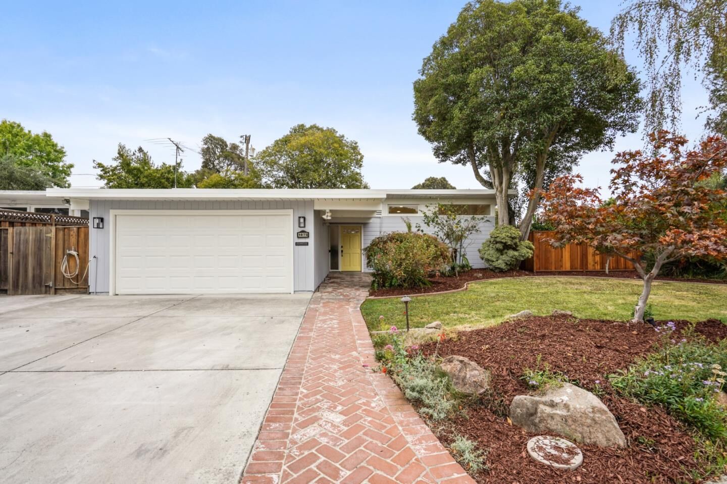 Property Photo:  1075 Metro Circle  CA 94303 