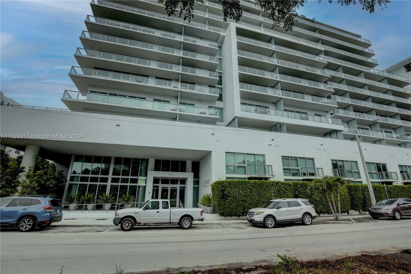 Property Photo: 1600 SW 1st Ave Th-09 FL 33129