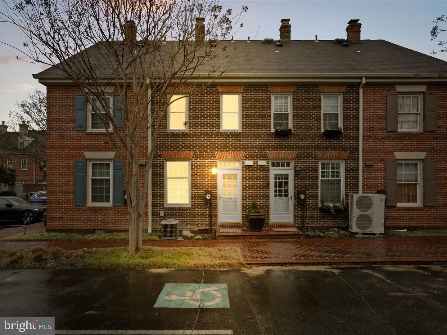 Property Photo:  659 S Columbus Street  VA 22314 