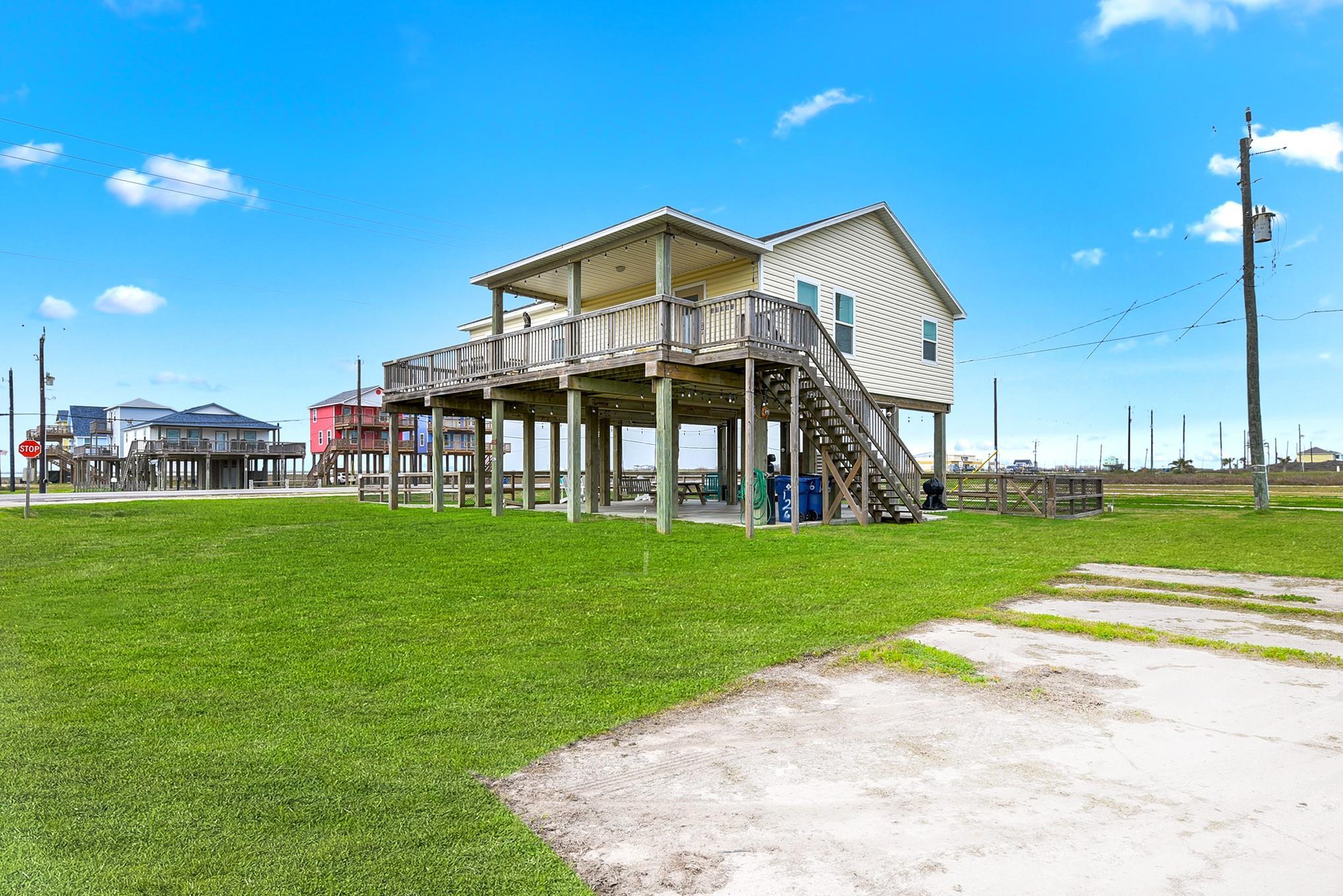 Property Photo: 126 Nesmith Place TX 77541