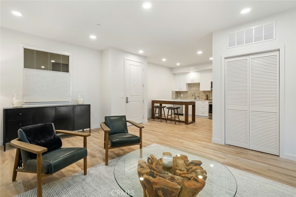 Property Photo:  2475 Victoria Avenue 302  CA 93401 