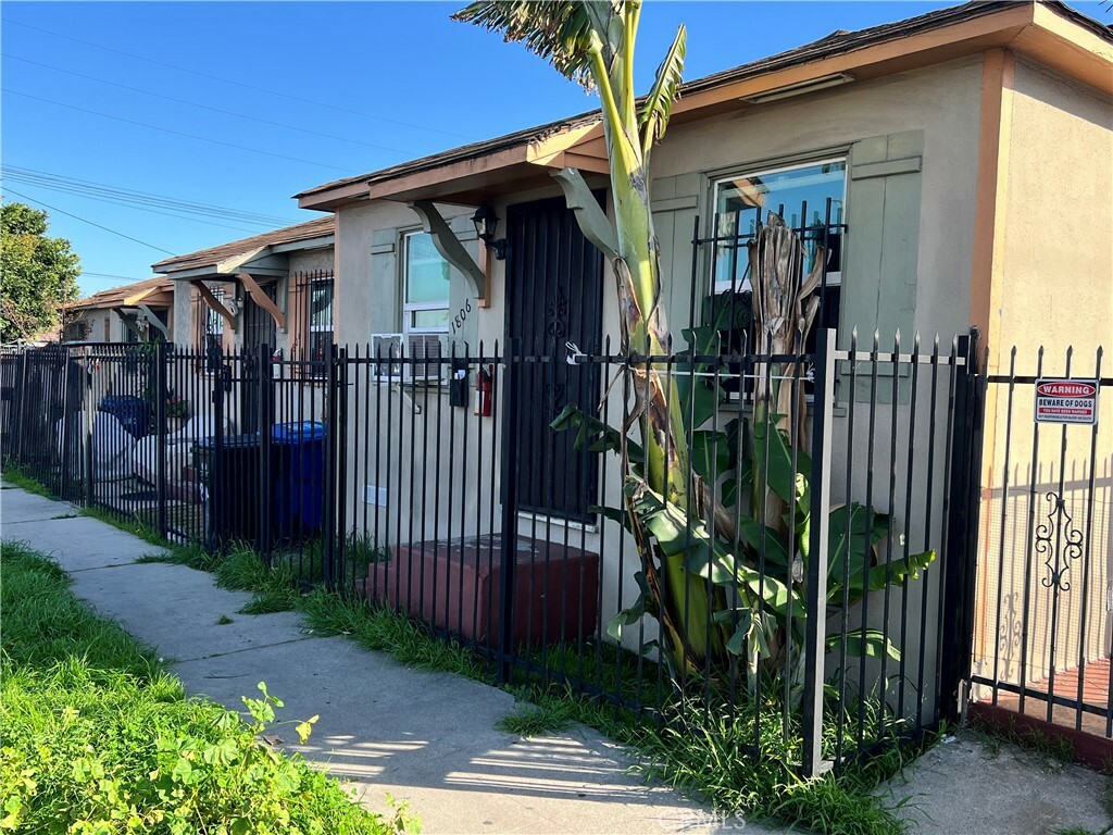 Property Photo:  1802 W 92nd Street  CA 90047 