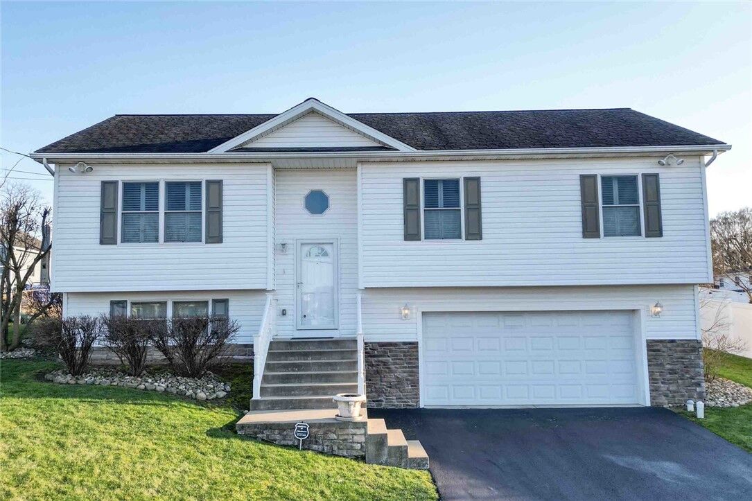 Property Photo: 217 W Cross Ave PA 15461