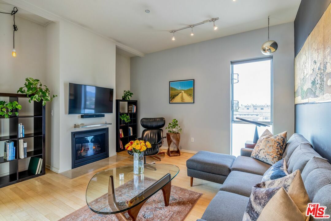 Property Photo: 12411 Pacific Ave 302 CA 90066