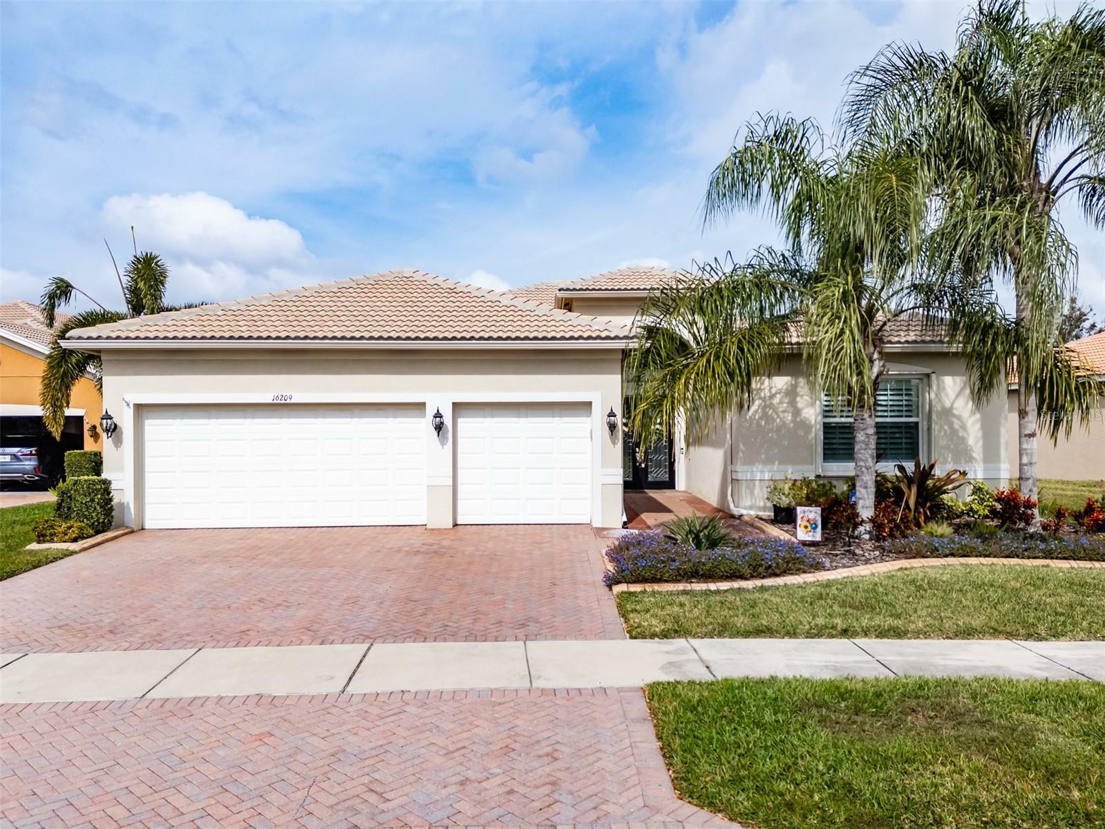 Property Photo:  16209 Diamond Bay Drive  FL 33598 