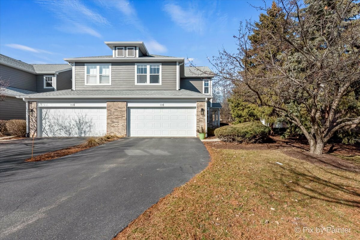 Property Photo: 114 Tanglewood Drive 114 IL 60137