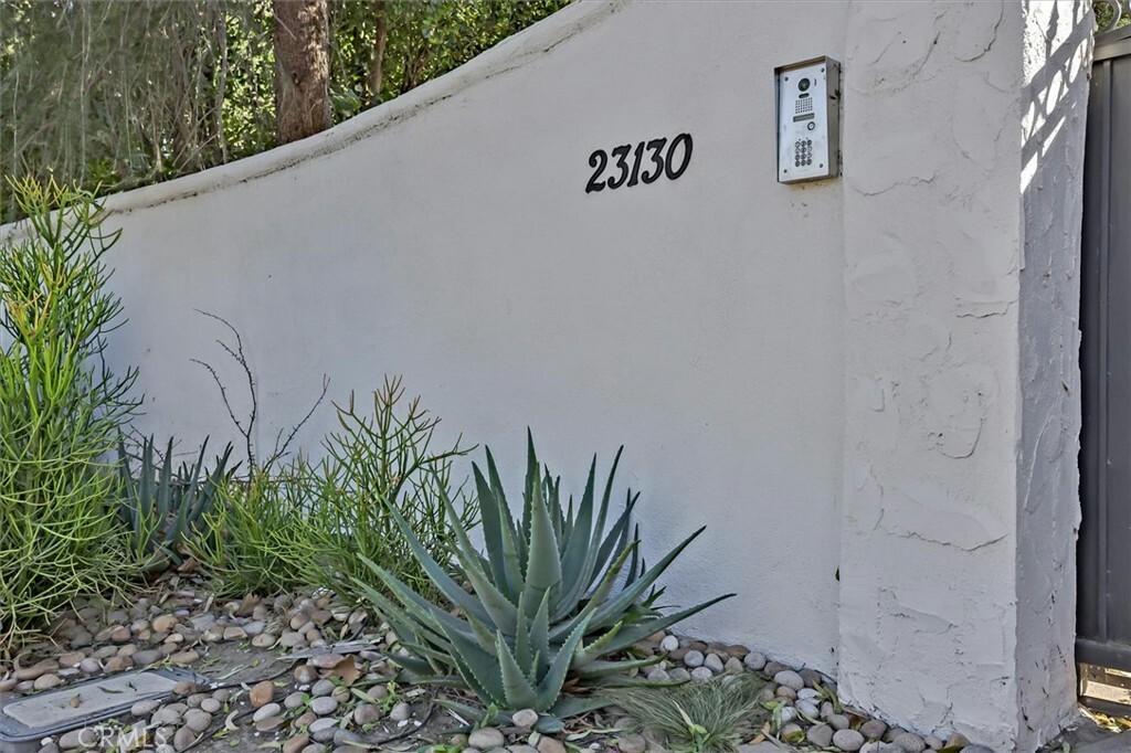 Property Photo:  23130 Oxnard Street  CA 91367 