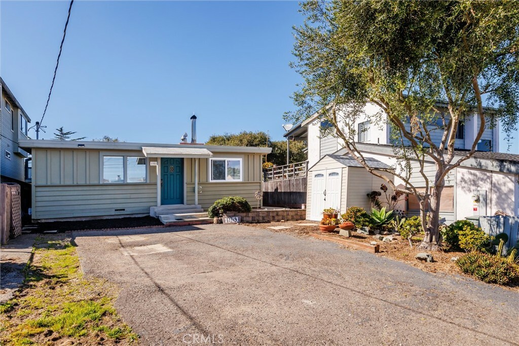 Property Photo:  1951 Fearn Avenue  CA 93402 