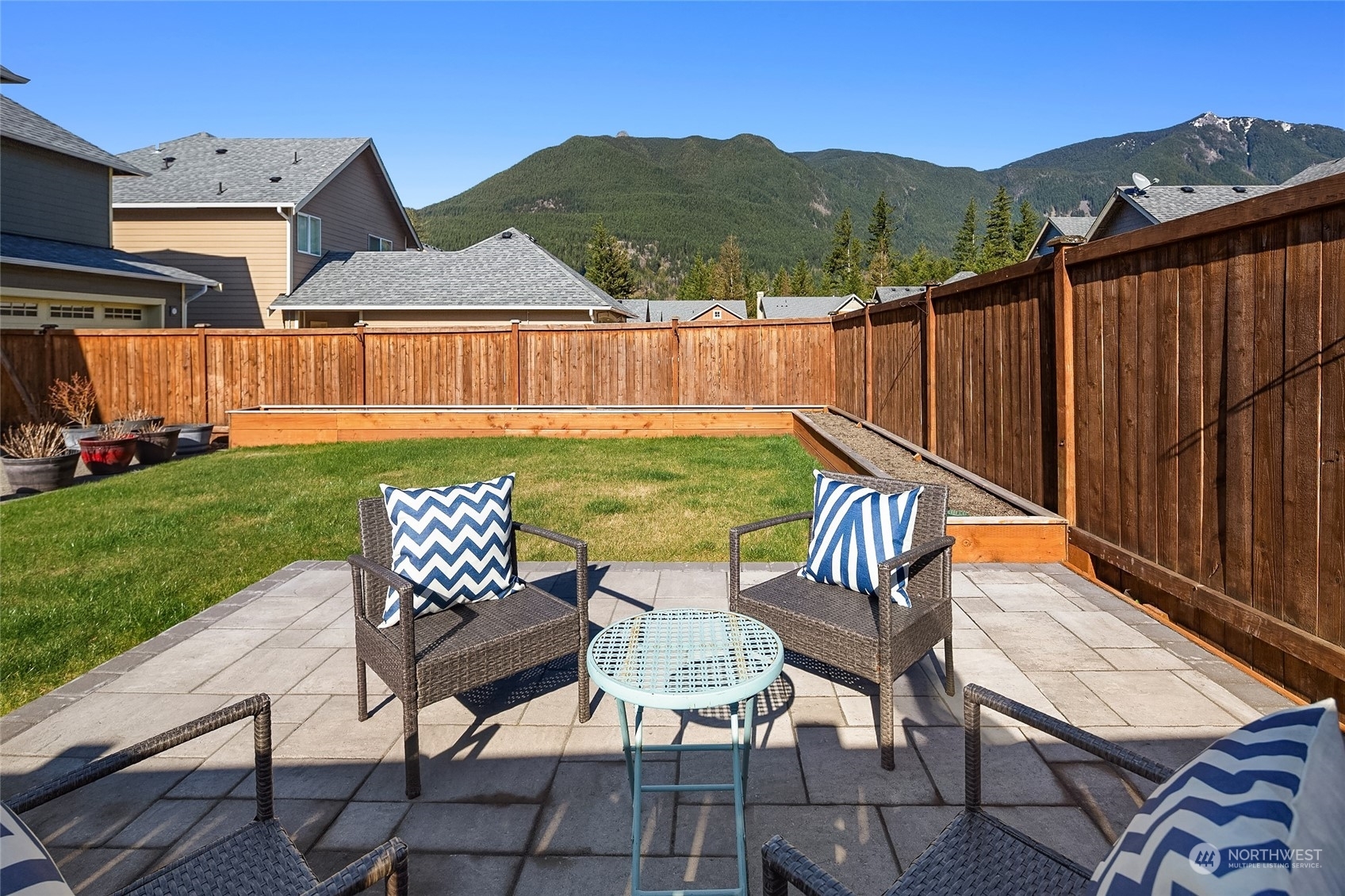 Property Photo:  1690 Eagles Nest Place SE  WA 98045 