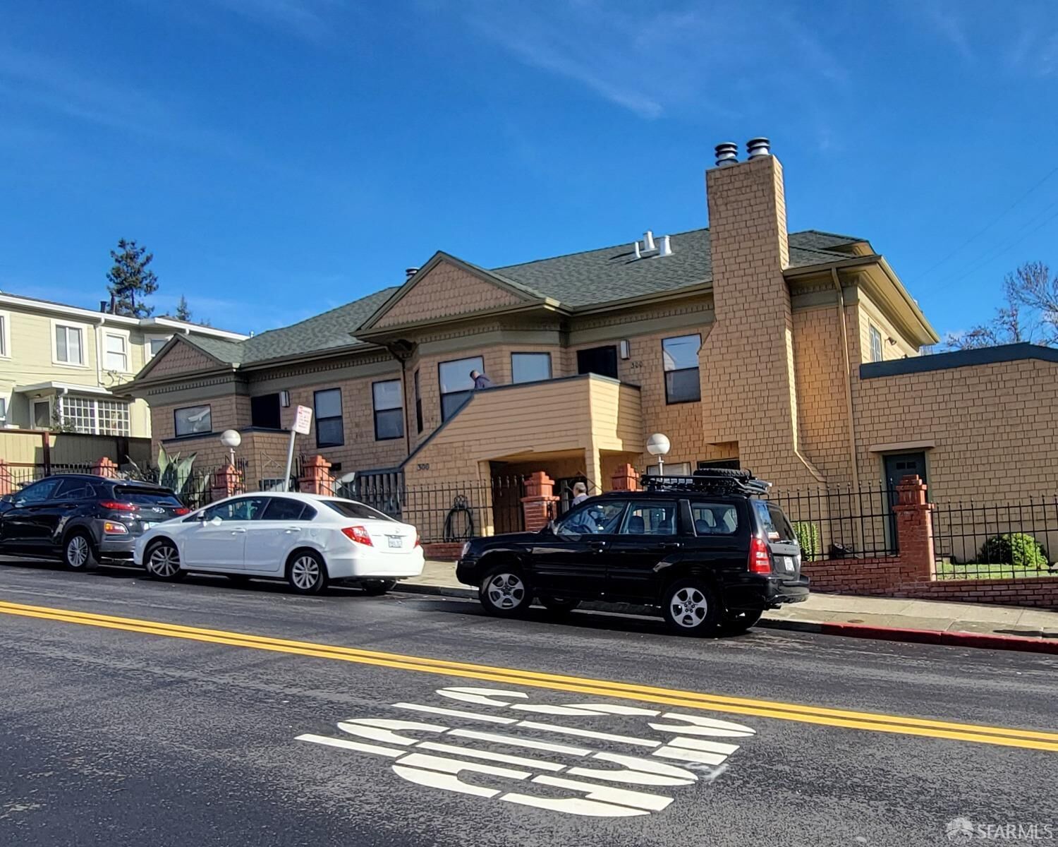 Property Photo:  300 Newton Avenue  CA 94606 