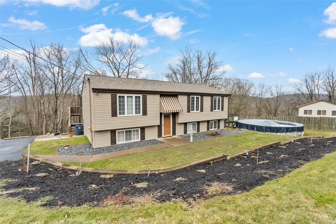 Property Photo:  439 Hemlock Rd  PA 15085 