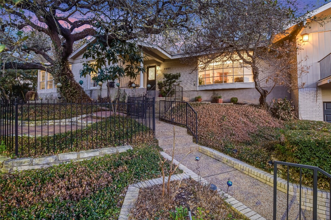 Property Photo:  2001 Scenic Drive  TX 78703 