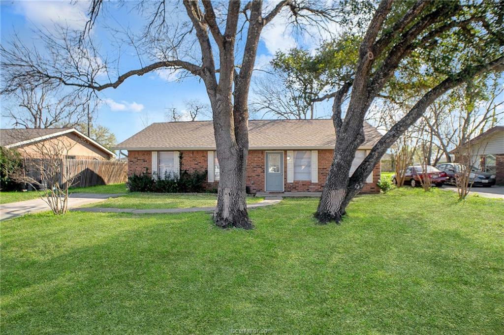 Property Photo:  709 Grace Street  TX 77868-3581 