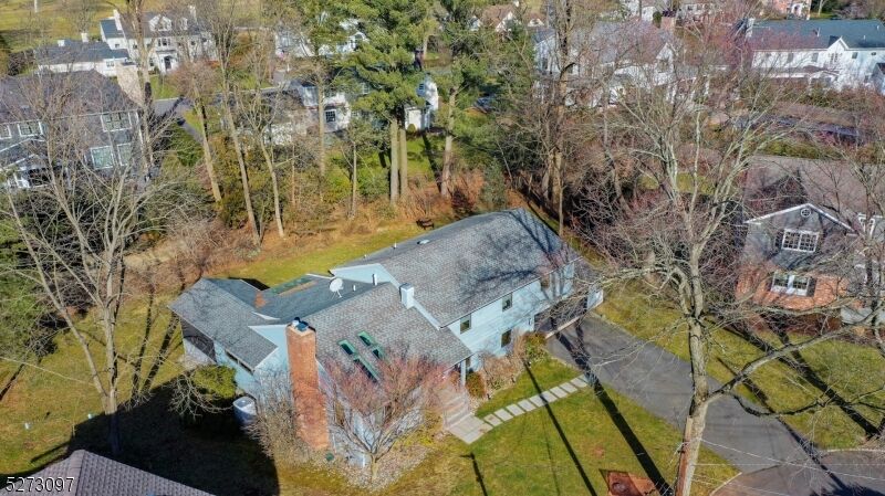 Property Photo:  6 Thomas Ct  NJ 07090 