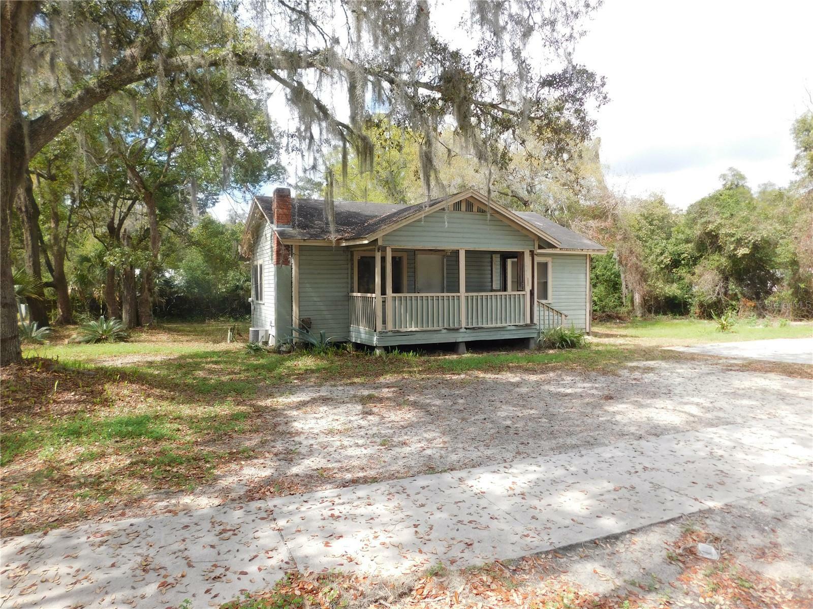 Property Photo:  222 SE 13th Street  FL 32641 