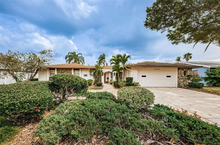 Property Photo:  1962 Arvis Circle W  FL 33764 