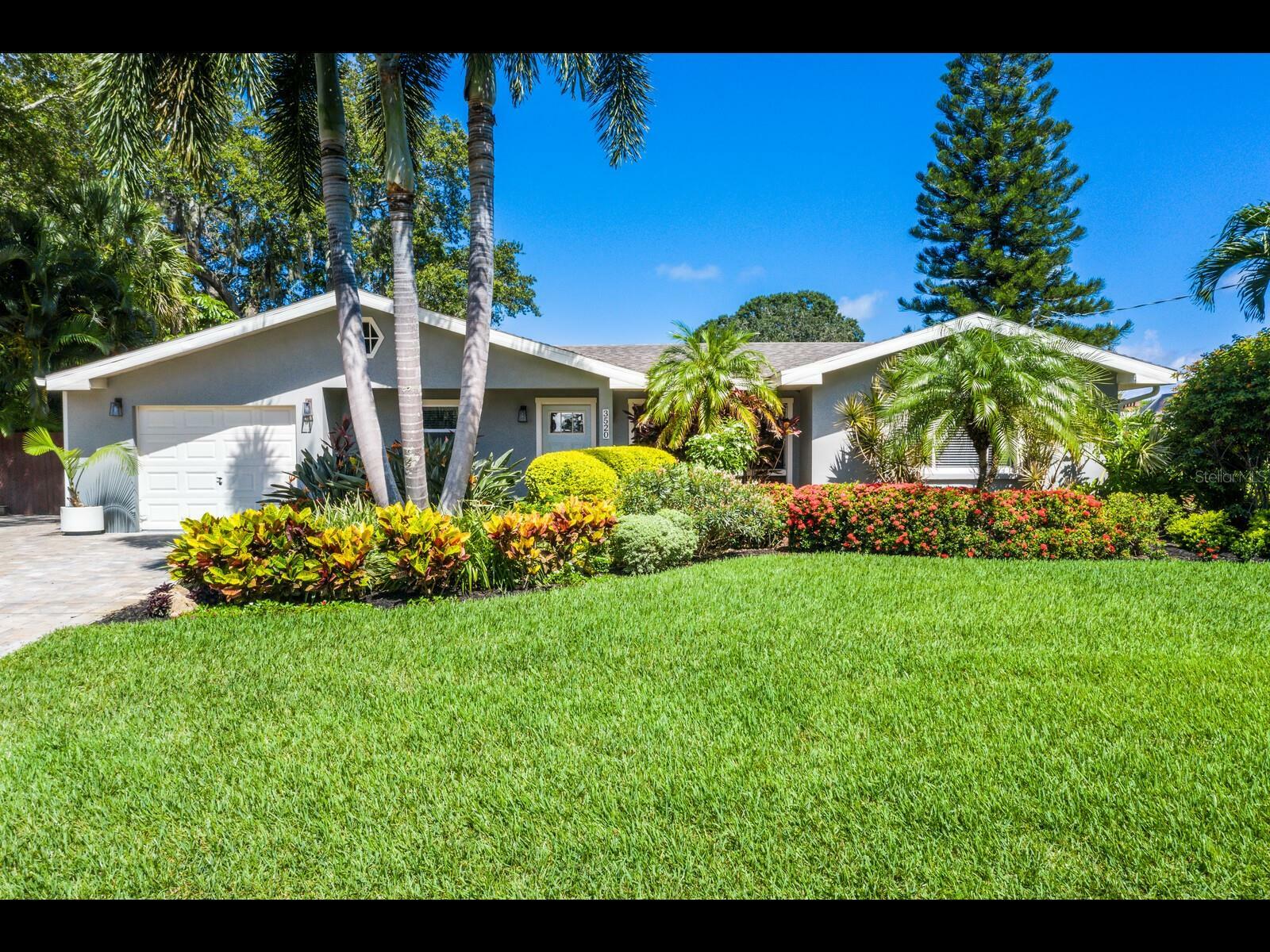 Property Photo:  3520 Mineola Drive  FL 34239 