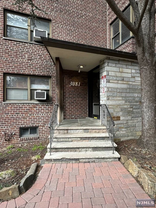 Property Photo:  3081 Edwin Avenue 4J  NJ 07024 