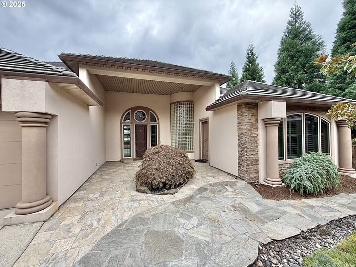 Property Photo:  6019 SE Riverside Dr  WA 98661 