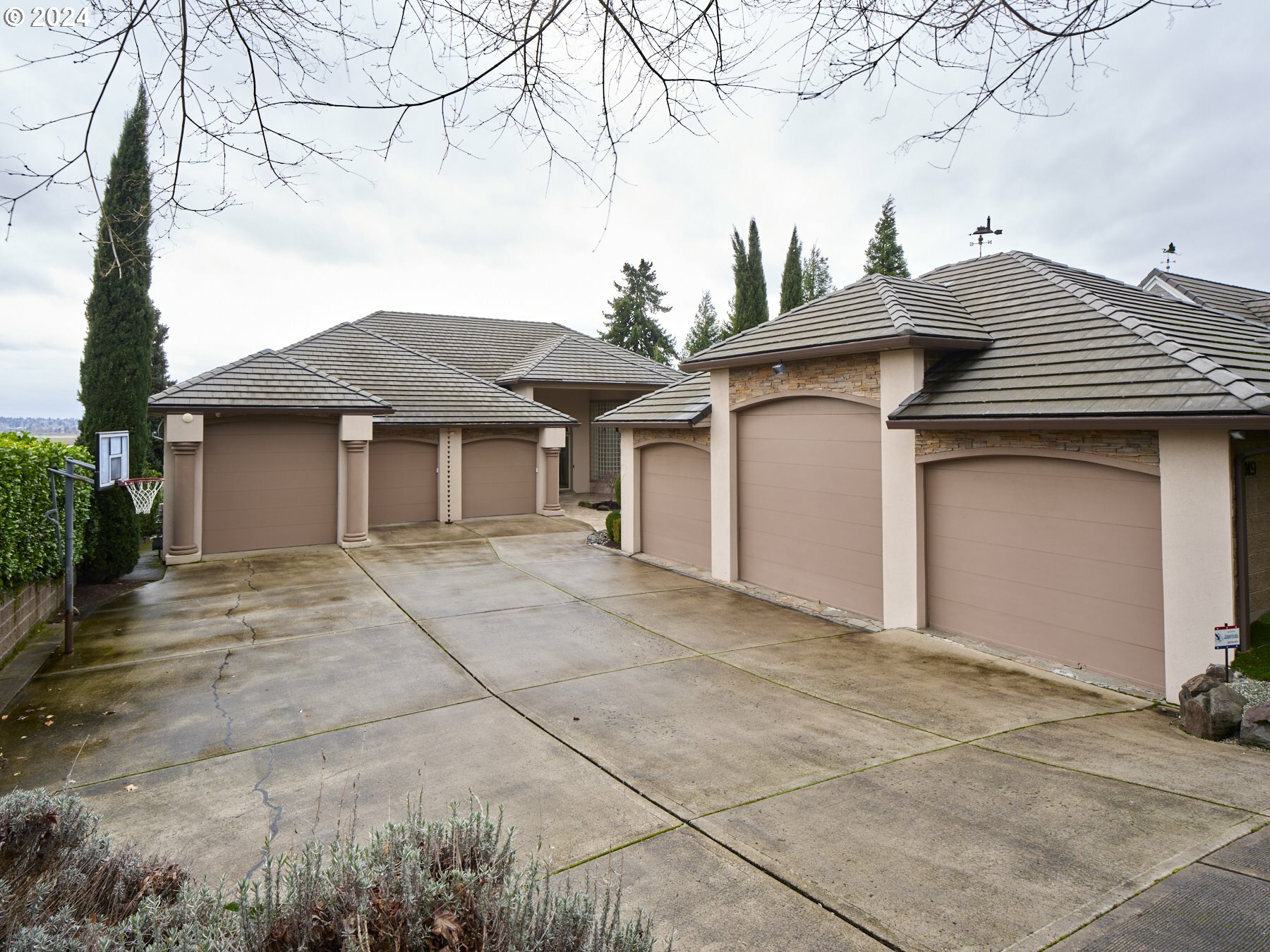 Property Photo:  6019 SE Riverside Dr  WA 98661 