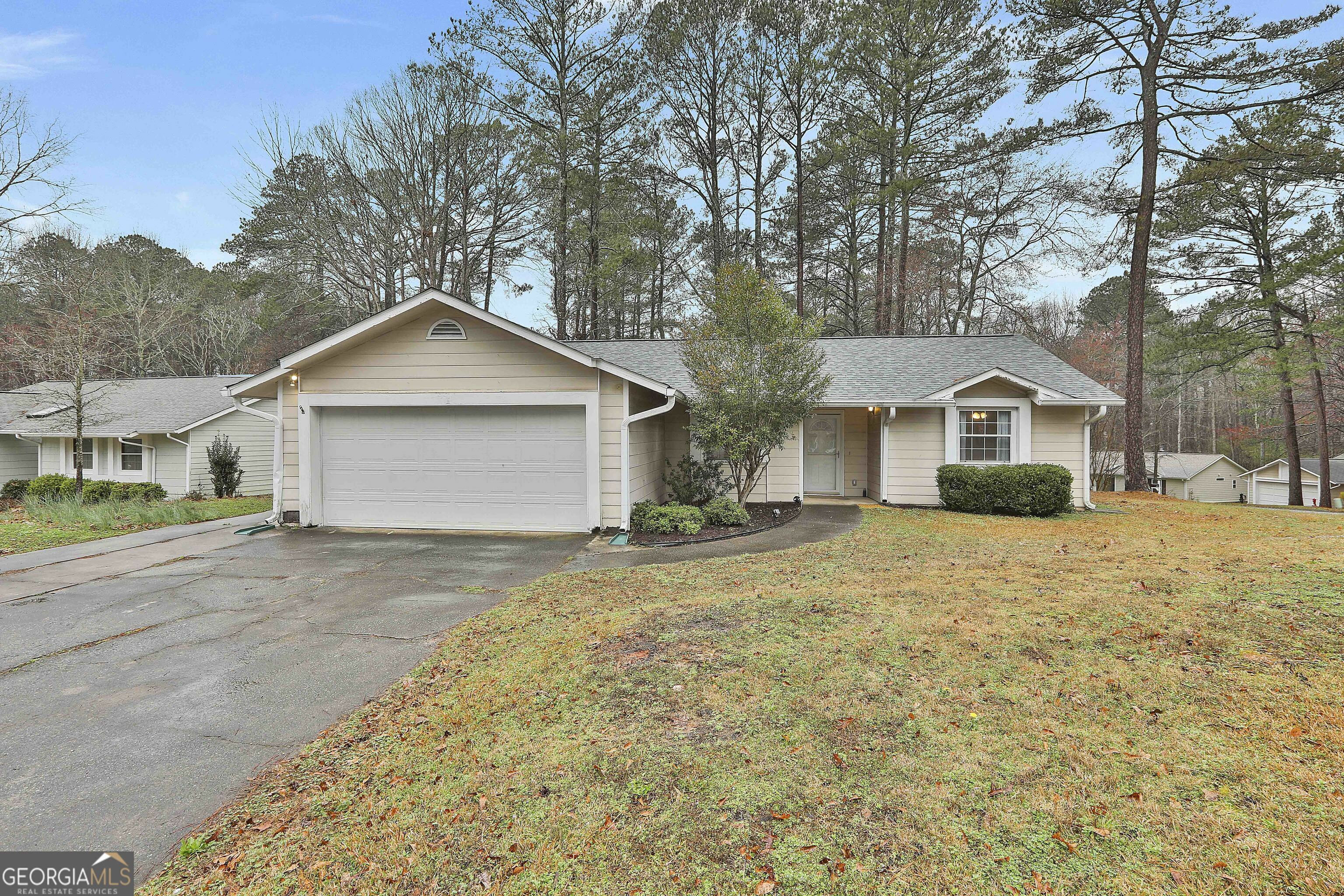 Property Photo:  100 Quail Run  GA 30269 