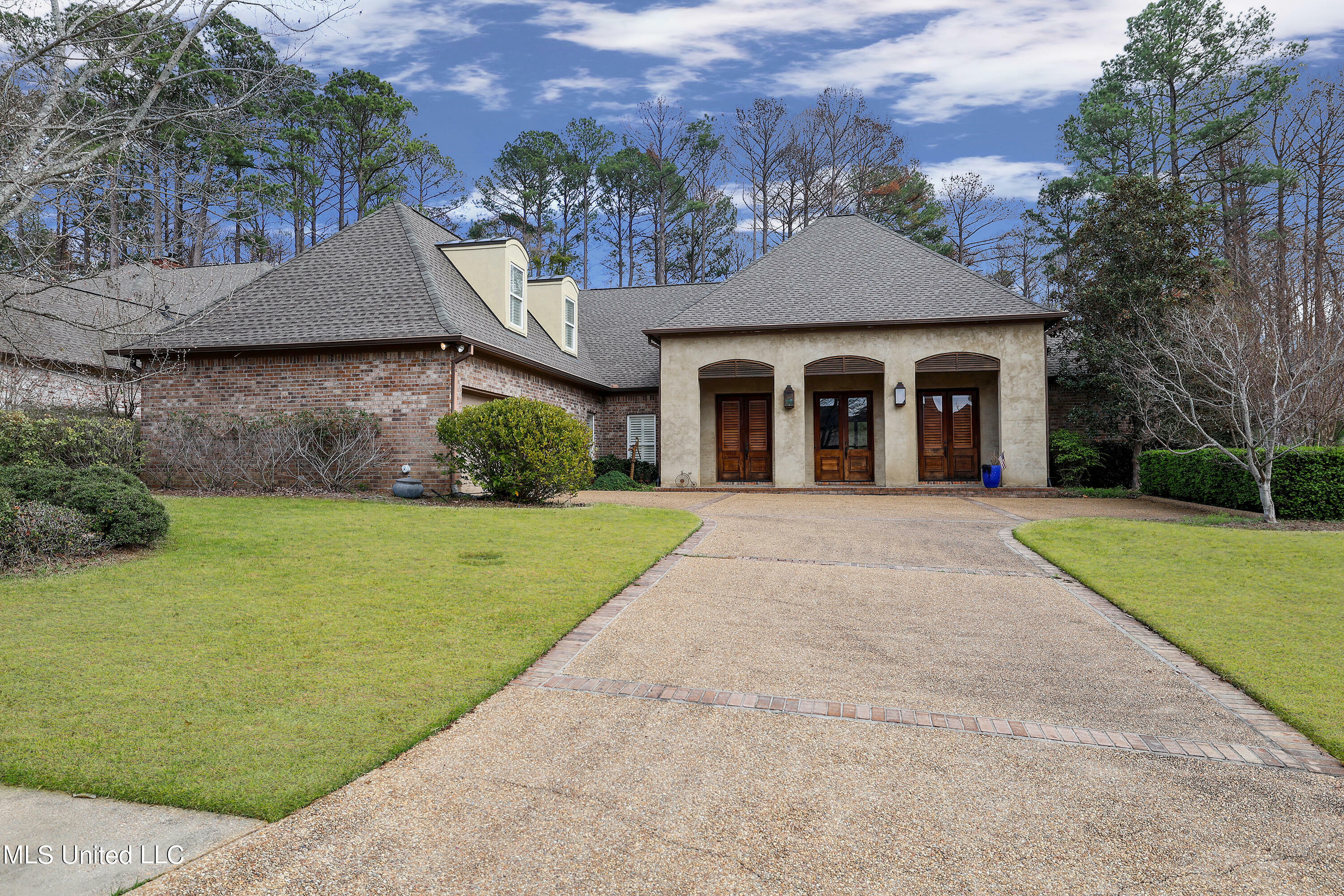 Property Photo:  453 Kingsbridge Road  MS 39110 