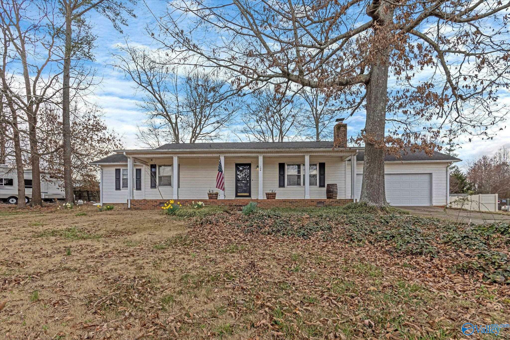 Property Photo:  124 Highland Lane  AL 35757 