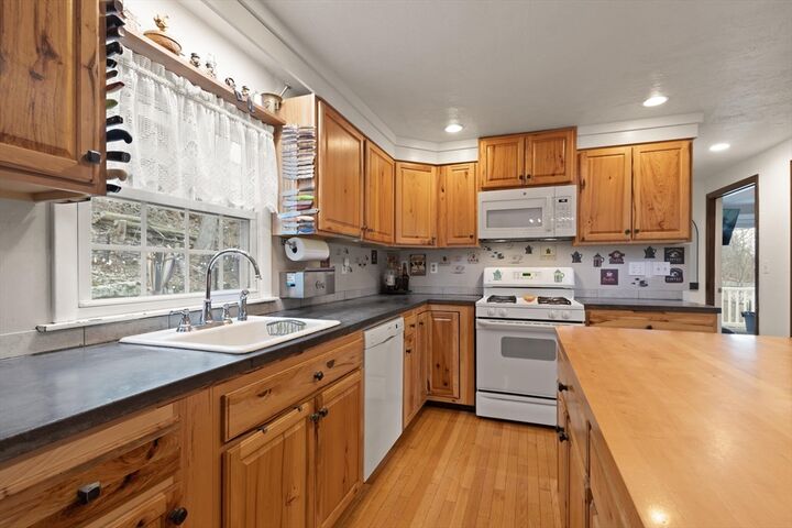 Property Photo:  295 Stackpole St  MA 01852 