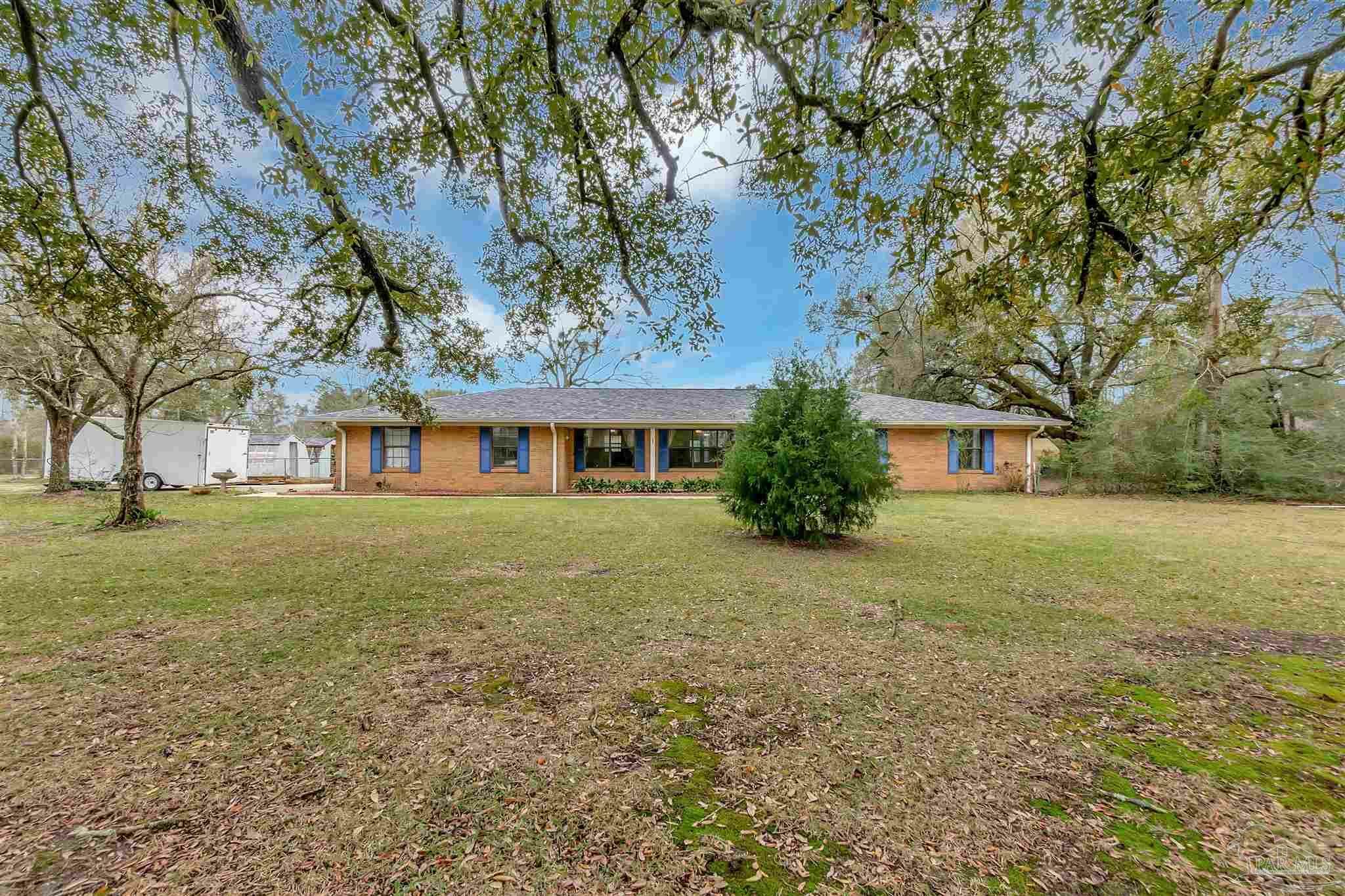 Property Photo: 2145 Mathison Rd FL 32533