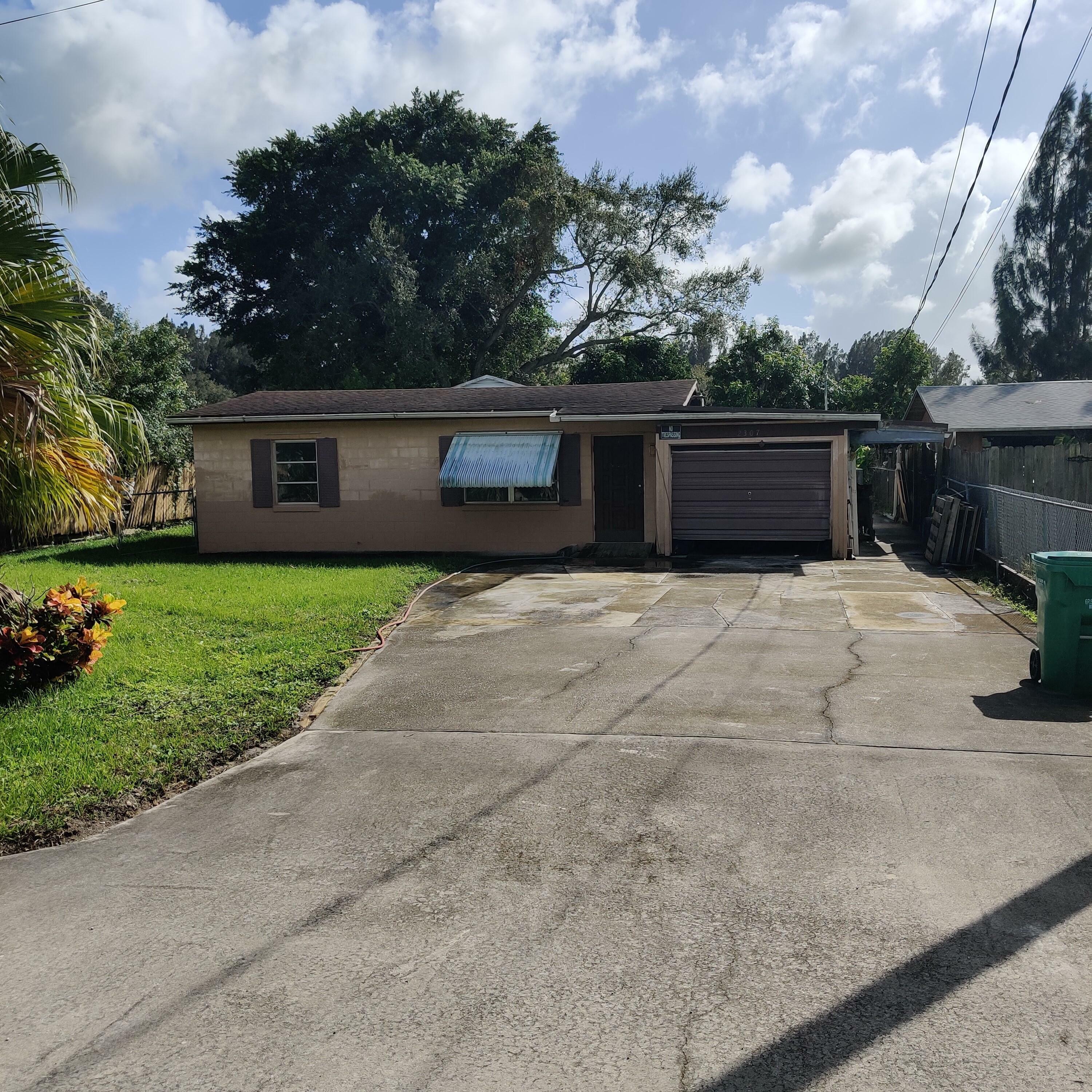 Property Photo:  2307 Elizabeth Avenue  FL 34982 